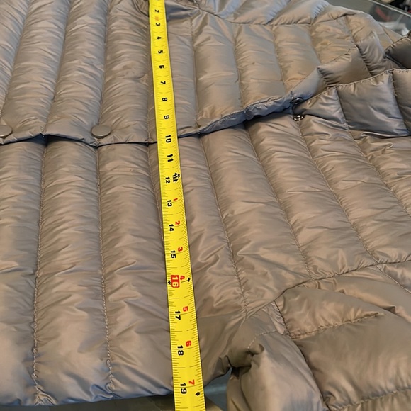 Melbon, lofty packable down, car length coat, fastens with snaps,fits 8 -10.EUC. - Picture 7 of 12